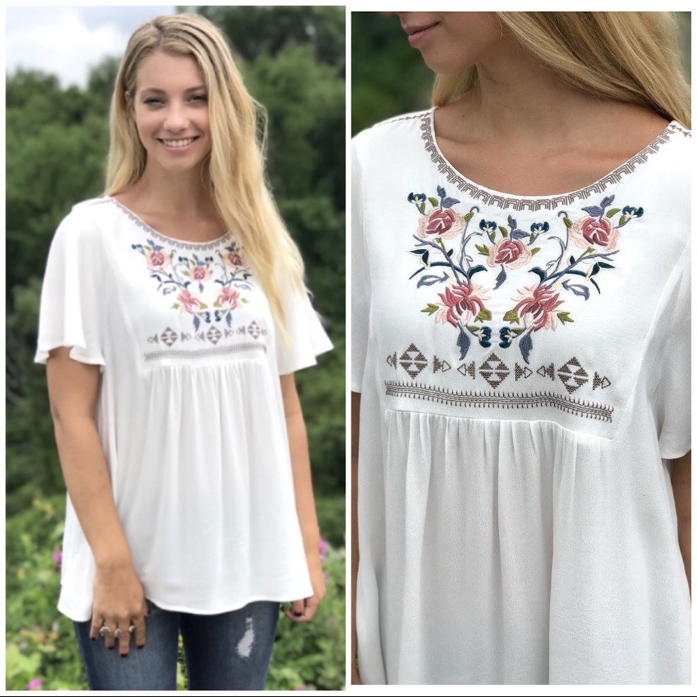 🌸EEUC embroidered S/L Mystree top. Size Medium.🌸